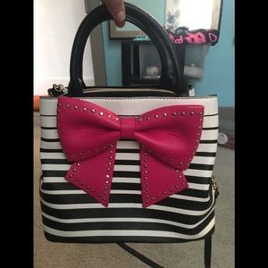 BETSEY JOHNSON BIG BOW BUCKET PURSE